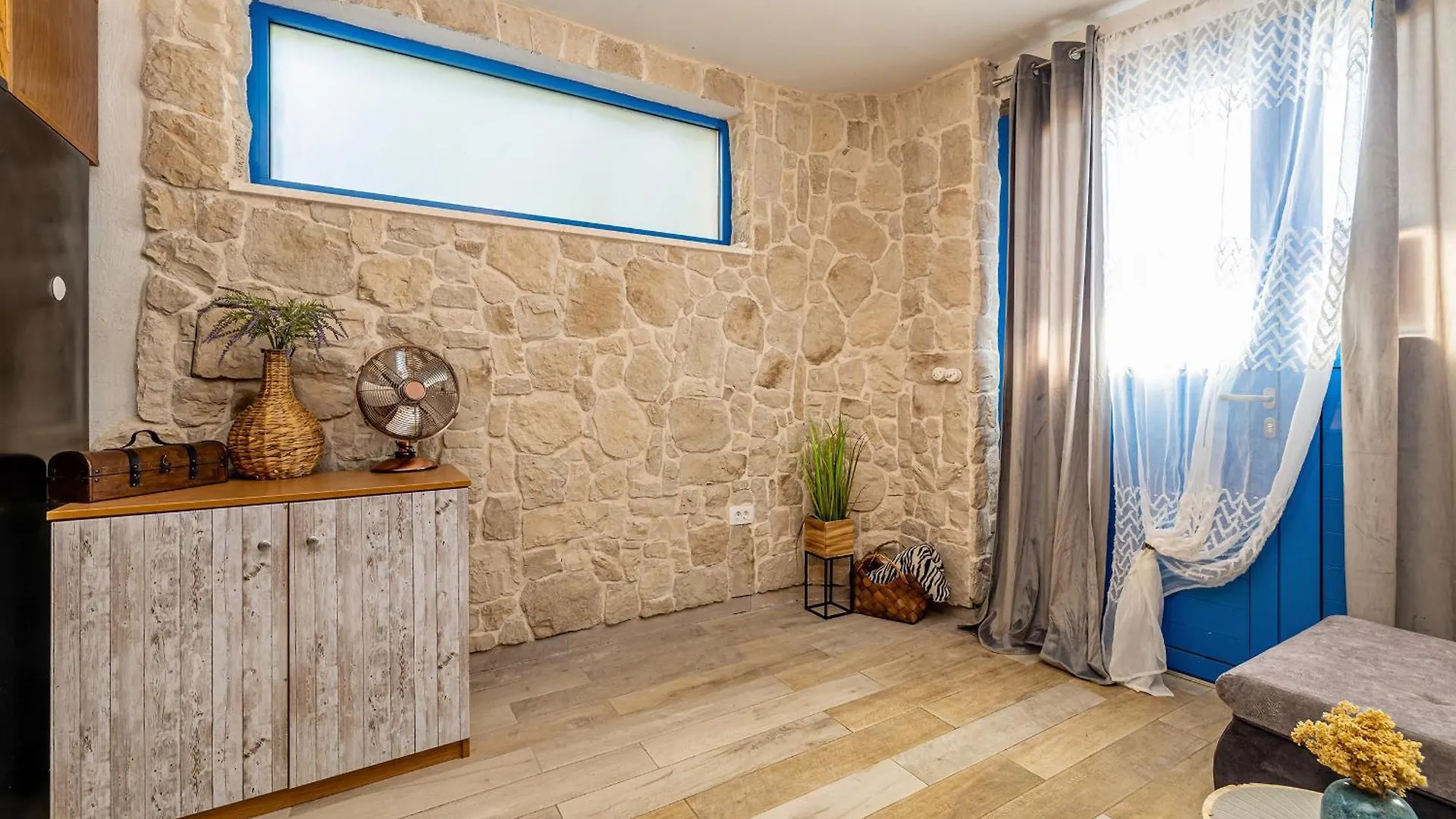 Cozy Holiday Home Seafront II Omišalj